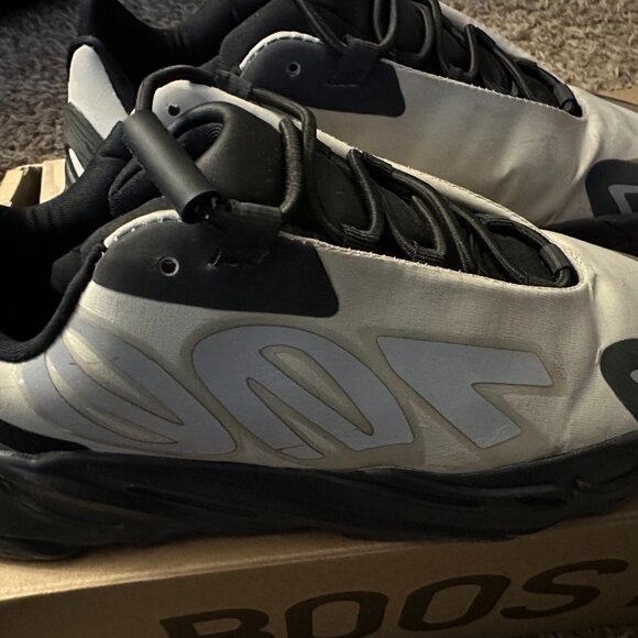 USED adidas Yeezy Boost 700 MNVN Bone main image 6
